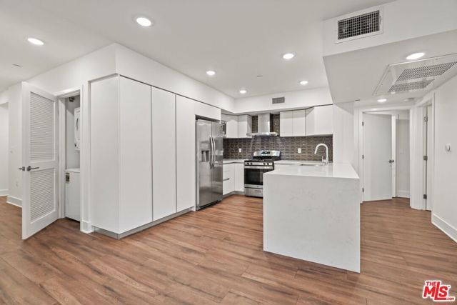 1223 Wellesley Avenue, Los Angeles CA: https://media.crmls.org/mediaz/2247dfe5-308b-4c27-bfe8-2845b712576e.jpg