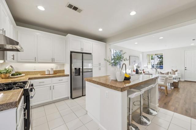 34103 Zaner Way, Union City CA: https://media.crmls.org/mediaz/22489625-59b7-487a-b138-aac83f2e2a84.jpg