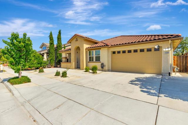 1254 Steinbeck Drive, Hollister CA: https://media.crmls.org/mediaz/2248dfb5-9ad3-4536-bb36-f35f4d62347b.jpg