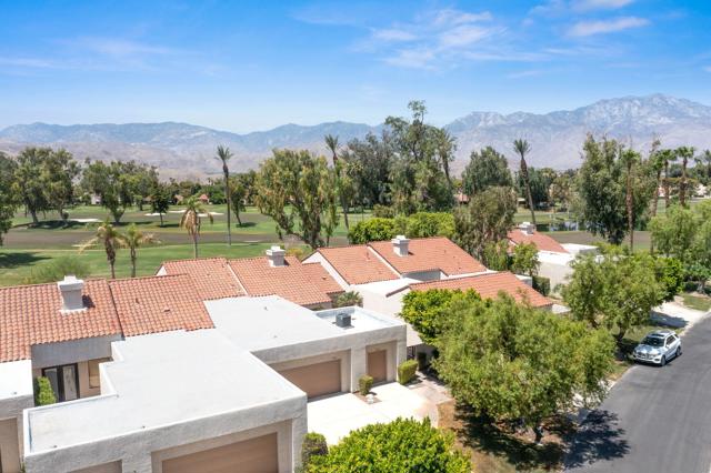 10403 Sunningdale Drive, Rancho Mirage CA: https://media.crmls.org/mediaz/2248ef45-017e-431f-86b3-120bbb474308.jpg