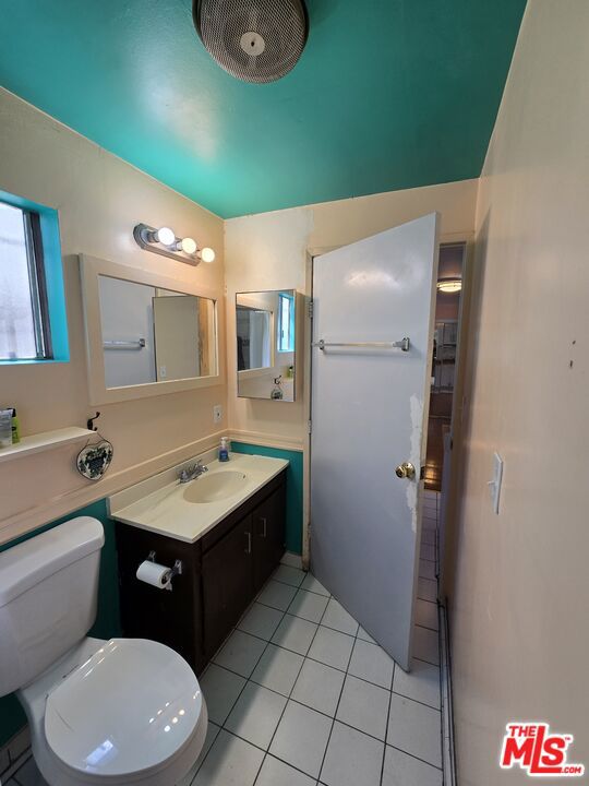 12846 Short Avenue, Los Angeles CA: https://media.crmls.org/mediaz/22491709-801d-4f15-97b8-f61fd16f4118.jpg