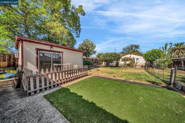 3412 Flamingo Dr, Concord CA: https://media.crmls.org/mediaz/22492c32-9d73-42c9-a7e4-316ad27789ed.jpg