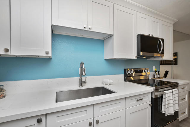 2822 N Auburn Court, Palm Springs CA: https://media.crmls.org/mediaz/2249c3ce-650f-4649-a44d-8fce2db26999.jpg