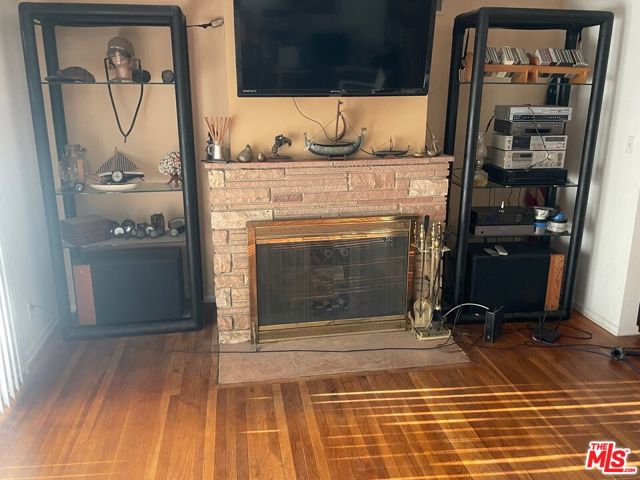 6425 Columbus Avenue, Van Nuys CA: https://media.crmls.org/mediaz/224a1611-fabe-47bb-bc77-4504d7d03499.jpg