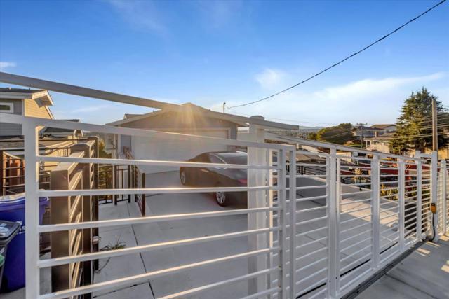3074 Malcolm Avenue, Oakland CA: https://media.crmls.org/mediaz/224a3d3f-6aa0-4eef-94d2-65ce6b67c068.jpg