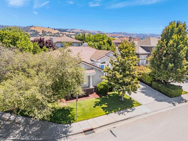 18400 Capistrano Way, Morgan Hill CA: https://media.crmls.org/mediaz/224a9265-90f1-4d14-876f-a8e7fe3e3e58.jpg