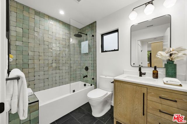 12469 Greene Avenue, Los Angeles CA: https://media.crmls.org/mediaz/224abd79-d571-4488-83fd-cd22ab58aa2d.jpg