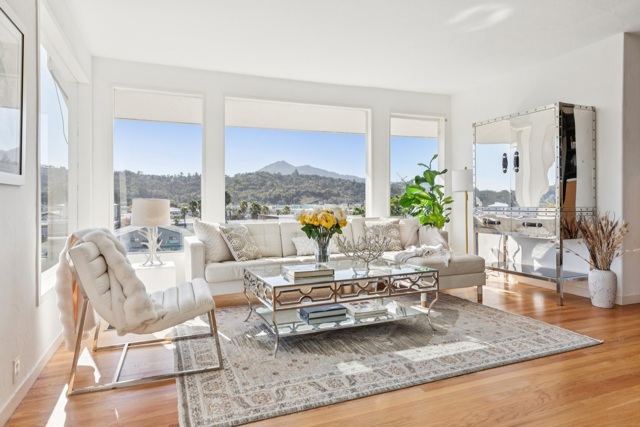 28 Marina Court Dr, San Rafael CA: https://media.crmls.org/mediaz/224b00a5-4335-4953-8a9c-f673186ced82.jpg