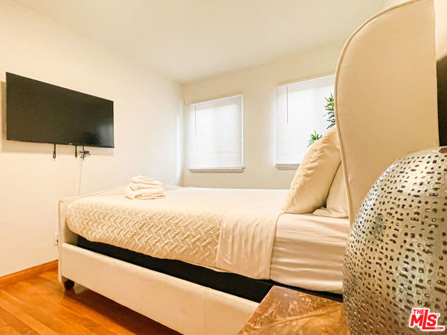 1169 Amherst Avenue, Los Angeles CA: https://media.crmls.org/mediaz/224b94bf-2891-46a0-896a-6c9fed033e67.jpg
