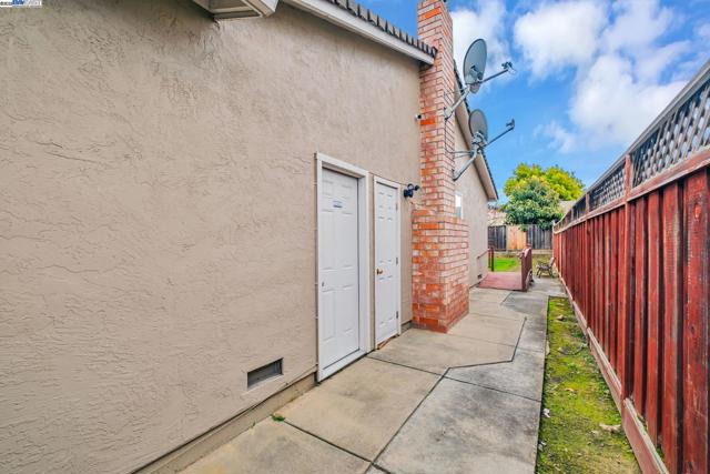 2716 Killdeer Ct, Union City CA: https://media.crmls.org/mediaz/224ba5df-c1d4-47f1-9e18-872c974c8ae3.jpg