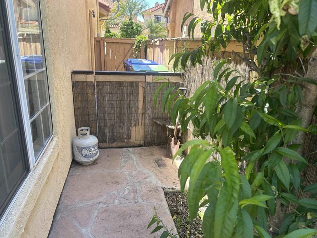 402 Calle Corazon, Oceanside CA: https://media.crmls.org/mediaz/224c3418-e051-4a0e-89b7-0780bef0b4e0.jpg