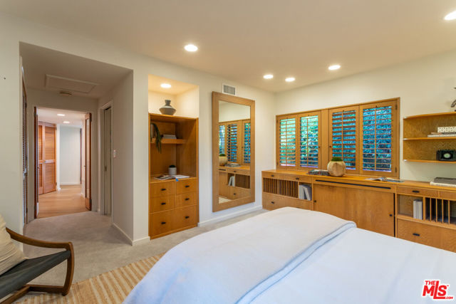 2034 Outpost Drive, Los Angeles CA: https://media.crmls.org/mediaz/224c5119-5102-4aab-aeeb-a1395bdd31df.jpg