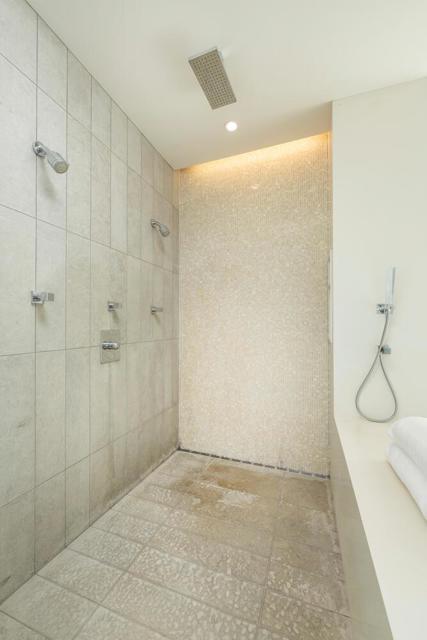 5 Drayton Road, Hillsborough CA: https://media.crmls.org/mediaz/224ca47c-c813-462d-b30c-7af966729ecf.jpg