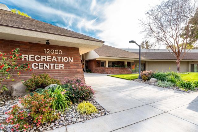 11225 Village 11, Camarillo CA: https://media.crmls.org/mediaz/224cbd93-88d1-48fc-84ca-acc5452579df.jpg