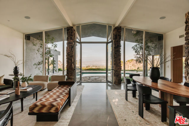 8559 Edwin Drive, Los Angeles CA: https://media.crmls.org/mediaz/224cd46f-8c07-46c2-9046-ae50bfd1b0a3.jpg