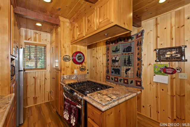 1477 Malabar WAY, Big Bear CA: https://media.crmls.org/mediaz/224cdcba-5bd4-4568-bb93-15b081ba7a46.jpg