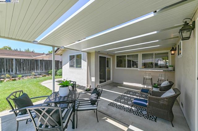 7864 Fairoaks Dr, Pleasanton CA: https://media.crmls.org/mediaz/224d2a52-7716-4780-ae8f-09c352544065.jpg