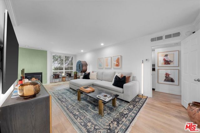 927 N Kings Road, West Hollywood CA: https://media.crmls.org/mediaz/224db20a-0154-43a8-b22c-633fa9672f06.jpg