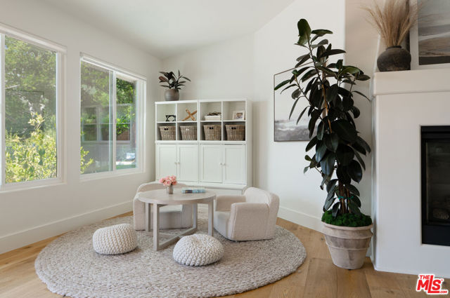 715 Circle Drive, Montecito CA: https://media.crmls.org/mediaz/224e6e11-b4fe-41ac-b1aa-9fbd1992d671.jpg