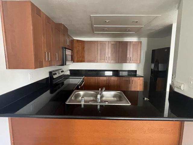 Detail Gallery Image 6 of 14 For 740 Eastshore Ter #89,  Chula Vista,  CA 91913 - 1 Beds | 1/1 Baths