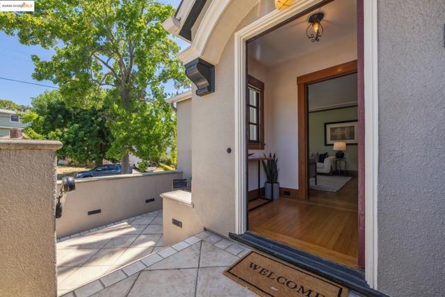 749 Mckinley Ave, Oakland CA: https://media.crmls.org/mediaz/224f0986-b992-435a-8867-aeea66f11fb1.jpg