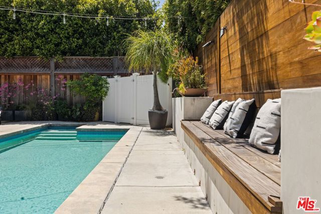 4255 Saint Clair Avenue, Studio City CA: https://media.crmls.org/mediaz/224f4bc2-89a1-4b67-98df-07a73876ca45.jpg