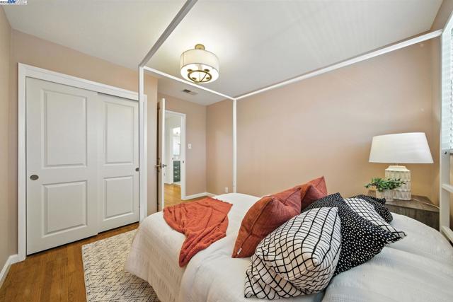 420 Camden Rd, Alameda CA: https://media.crmls.org/mediaz/224f7f39-5cc2-4791-9e56-cb0fc64b3d93.jpg