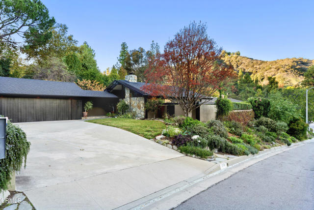 Detail Gallery Image 1 of 67 For 1345 Carnarvon Dr, Pasadena,  CA 91103 - 2 Beds | 2 Baths