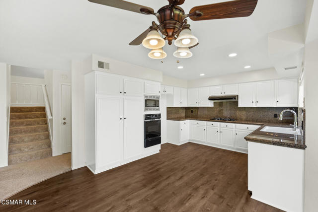 139 Los Padres Drive, Westlake Village CA: https://media.crmls.org/mediaz/224fb1c4-2137-4358-bd06-b50eb0f12c89.jpg