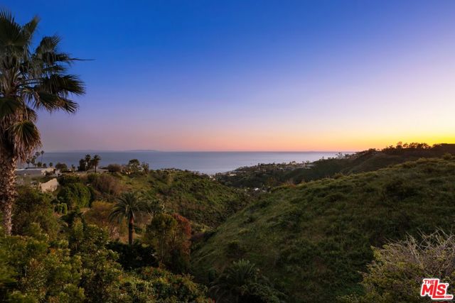 971 Enchanted Way, Pacific Palisades CA: https://media.crmls.org/mediaz/224fd111-ced6-4481-9728-e767d54774c0.jpg