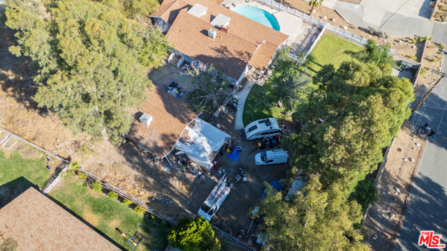 27933 Magic Mountain Lane, Canyon Country CA: https://media.crmls.org/mediaz/22509cd2-3a5a-433a-9608-97ed26775b15.jpg
