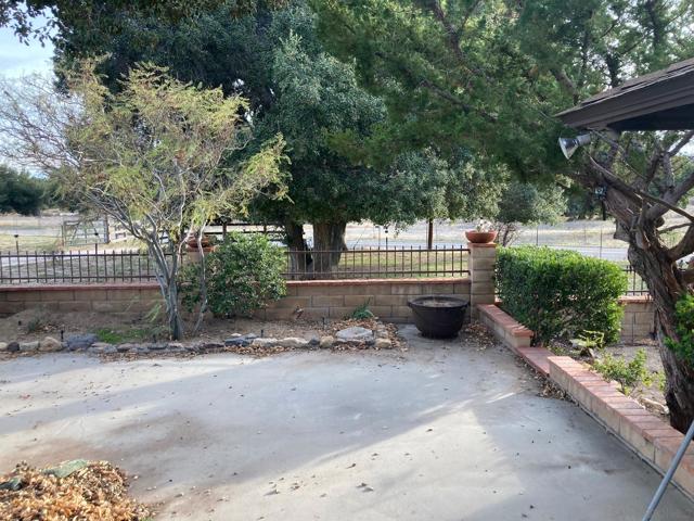 1639 Jewel Valley Rd, Boulevard CA: https://media.crmls.org/mediaz/2250cfb9-70e5-4629-b589-c1f2d18dfbeb.jpg