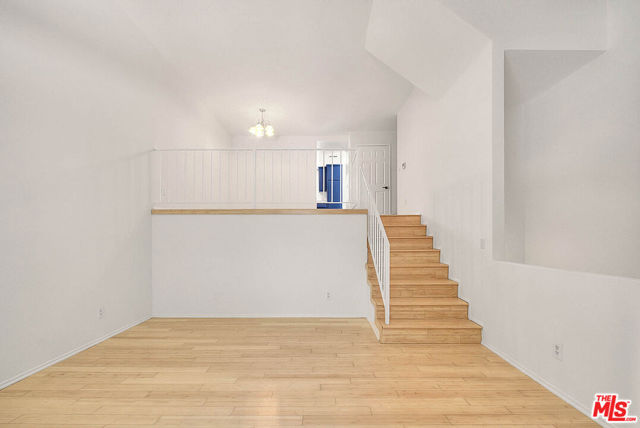 8741 Darby Avenue, Northridge CA: https://media.crmls.org/mediaz/22512299-c41d-4976-95d3-52e2311c0b08.jpg