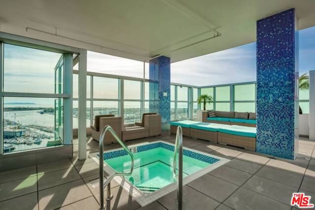 13700 Marina Pointe Drive, Venice CA: https://media.crmls.org/mediaz/2251c0d9-d2d2-401c-9579-7c89752f7ef3.jpg
