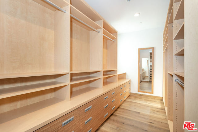 142 N Hamel Drive, Beverly Hills CA: https://media.crmls.org/mediaz/225260c4-ba70-4b29-ad18-ceab7801deb4.jpg