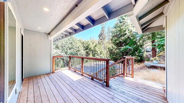 21451 Phoenix Lake Rd, Sonora CA: https://media.crmls.org/mediaz/22536528-6f53-45d9-9ba1-a5fff24628f9.jpg