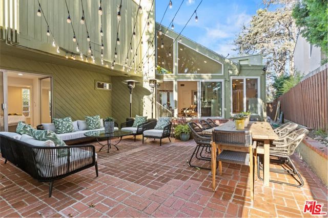 2329 Manning Avenue, Los Angeles CA: https://media.crmls.org/mediaz/2253cdb1-37ce-49ab-ba8d-d127807089db.jpg