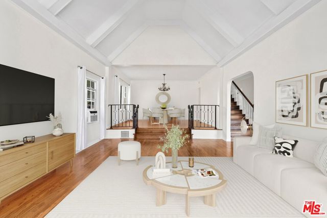 2941 Motor Avenue, Los Angeles CA: https://media.crmls.org/mediaz/22543350-d176-4aaf-8db1-063dc2af539e.jpg