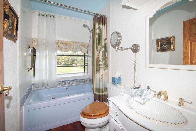 Detail Gallery Image 20 of 36 For 405 Solana Real, Fallbrook,  CA 92028 - 3 Beds | 3 Baths