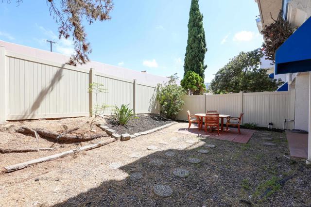 8338 Regents Rd., San Diego CA: https://media.crmls.org/mediaz/22549918-1425-4892-9eed-679bc1073a26.jpg