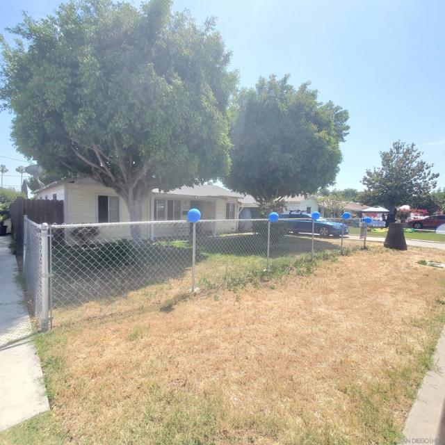 902 E Greenwood Ave E, La Habra CA: https://media.crmls.org/mediaz/2254fd16-c03f-4680-8432-7e827a26b660.jpg
