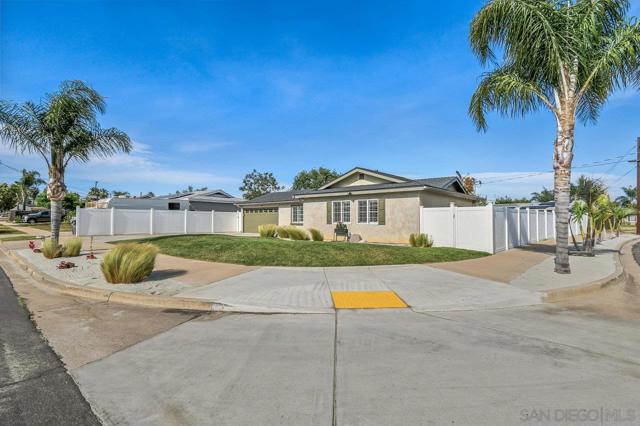 8931 Sunwood Dr, Santee CA: https://media.crmls.org/mediaz/2255256f-5aac-4d5f-856b-876769aeb531.jpg