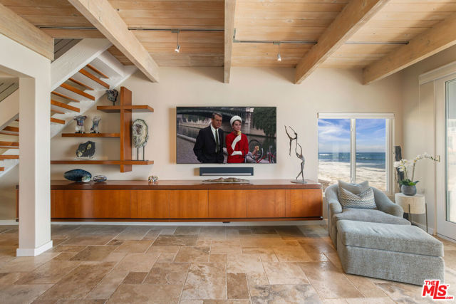 11770 Pacific Coast Highway, Malibu CA: https://media.crmls.org/mediaz/22552ff1-1db2-4636-9ef0-ab5d0f600e84.jpg