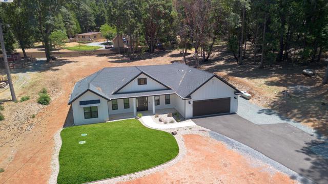 5579 Glen Dr, Foresthill CA: https://media.crmls.org/mediaz/22554361-cf25-4c3c-b32d-bbf837f9e620.jpg