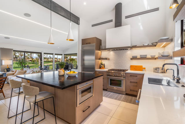 44841 Desert Horizons Drive, Indian Wells CA: https://media.crmls.org/mediaz/22554688-dfdd-40db-874f-d540080fc7a8.jpg