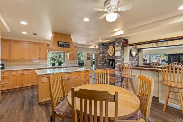 Detail Gallery Image 26 of 60 For 945 El Paseo, Vista,  CA 92084 - 4 Beds | 3 Baths
