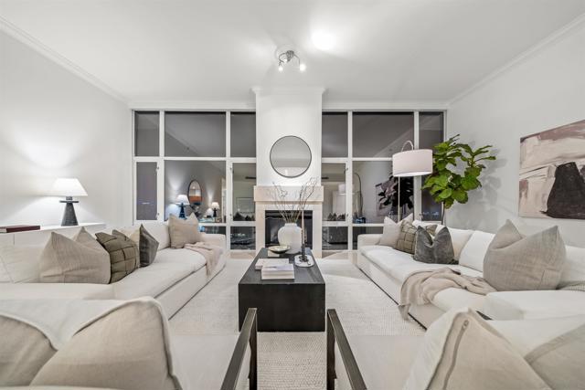 550 Front St, San Diego CA: https://media.crmls.org/mediaz/2255b77e-e6c0-4b75-9c70-d34a88b68654.jpg