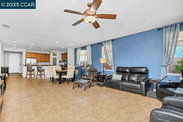 9956 Pyramid, Discovery Bay CA: https://media.crmls.org/mediaz/22562106-7e4b-4b56-b938-519d45f4b3a1.jpg