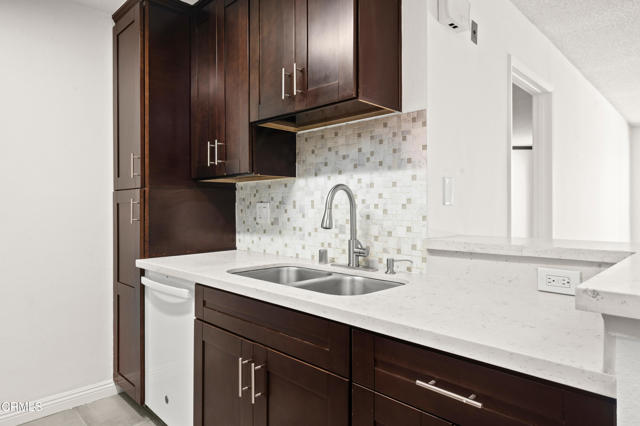 Detail Gallery Image 12 of 44 For 4499 via Marisol 113a,  Los Angeles,  CA 90042 - 2 Beds | 2 Baths