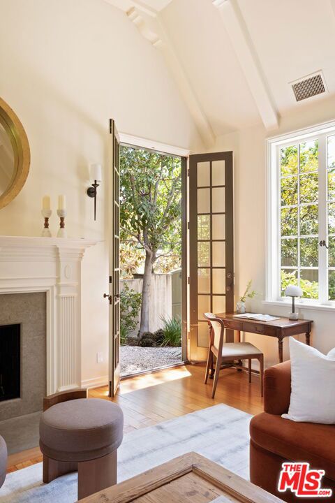 143 S Muirfield Road, Los Angeles CA: https://media.crmls.org/mediaz/225697a6-f40c-482c-afca-bd6fb6dcd24f.jpg